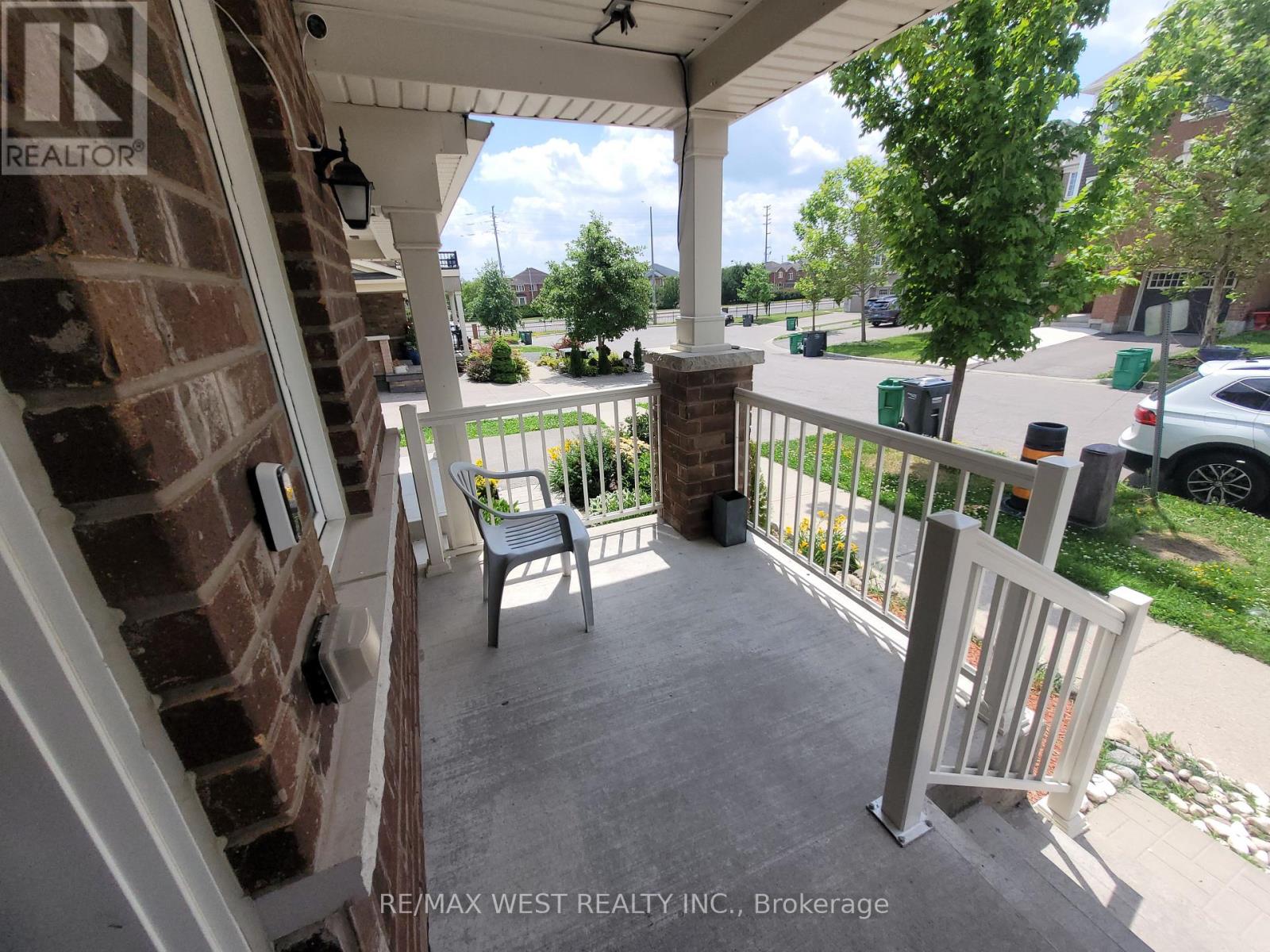 Main And Second Floor - 60 Quillberry Close E, Brampton, Ontario  L7S 0A8 - Photo 3 - W13521812
