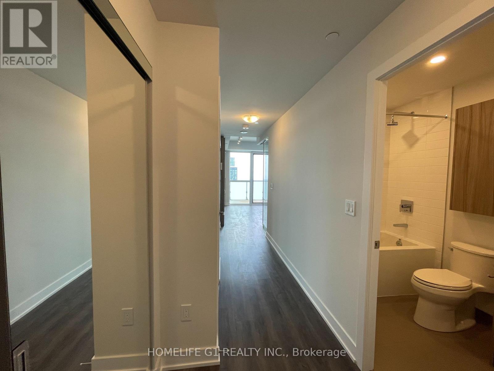 4504 - 430 Square One Drive, Mississauga, Ontario  L5B 0L6 - Photo 2 - W13529190
