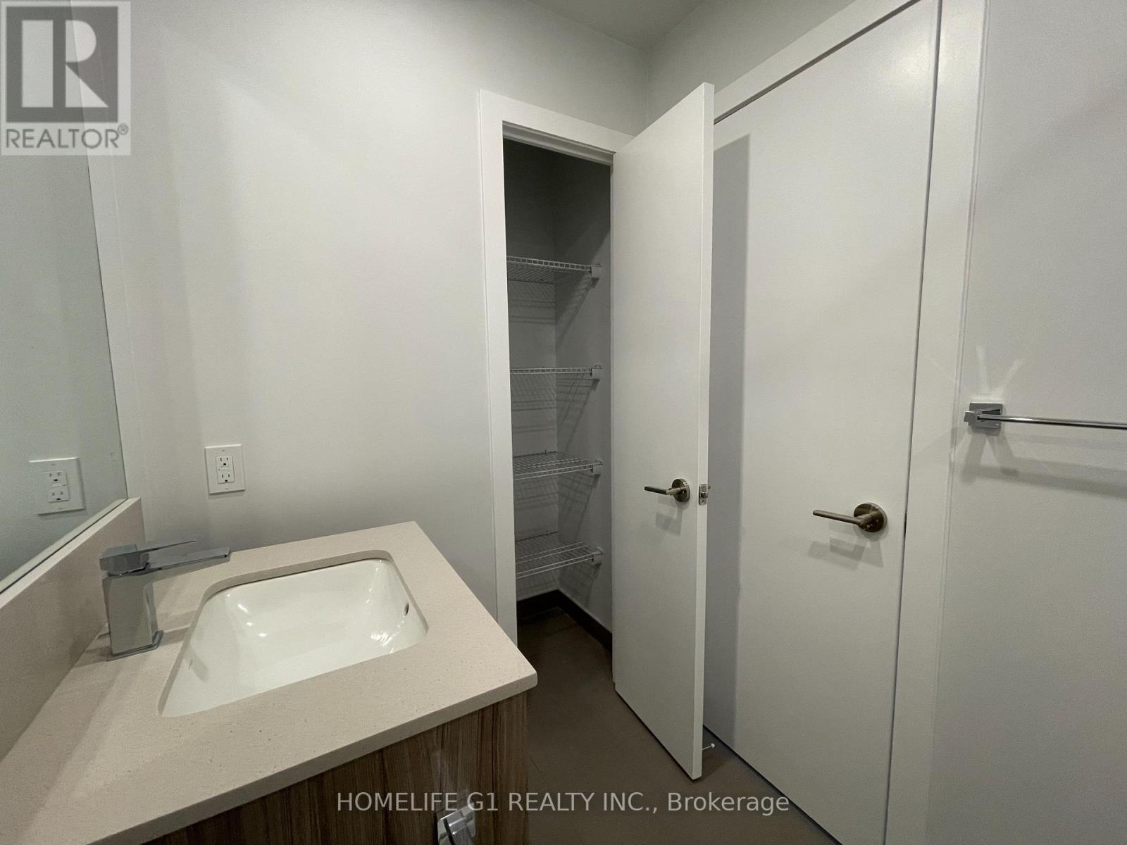 4504 - 430 Square One Drive, Mississauga, Ontario  L5B 0L6 - Photo 5 - W13529190