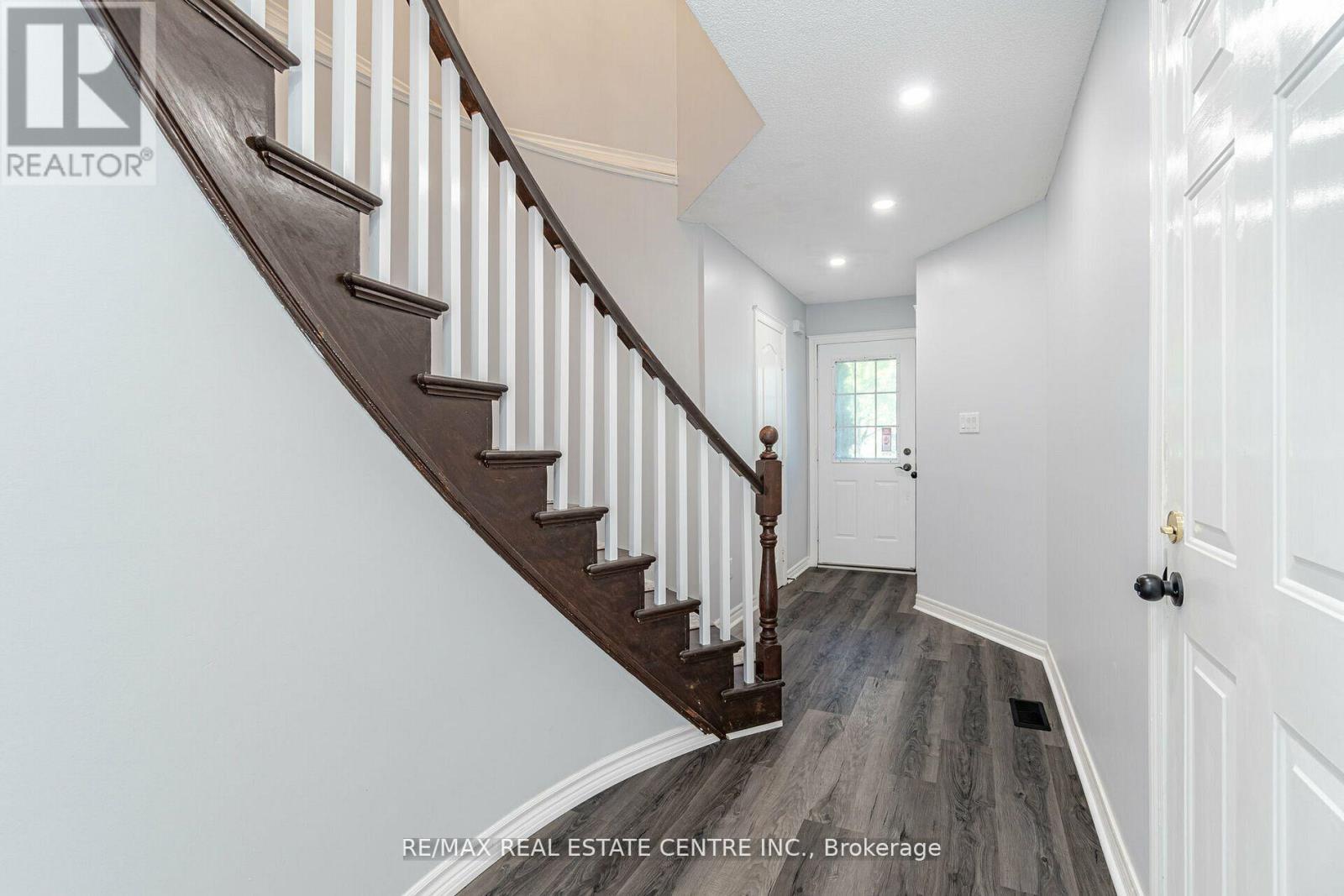 63 Pinewoods Drive, Hamilton, Ontario  L8J 2T6 - Photo 3 - X13524992
