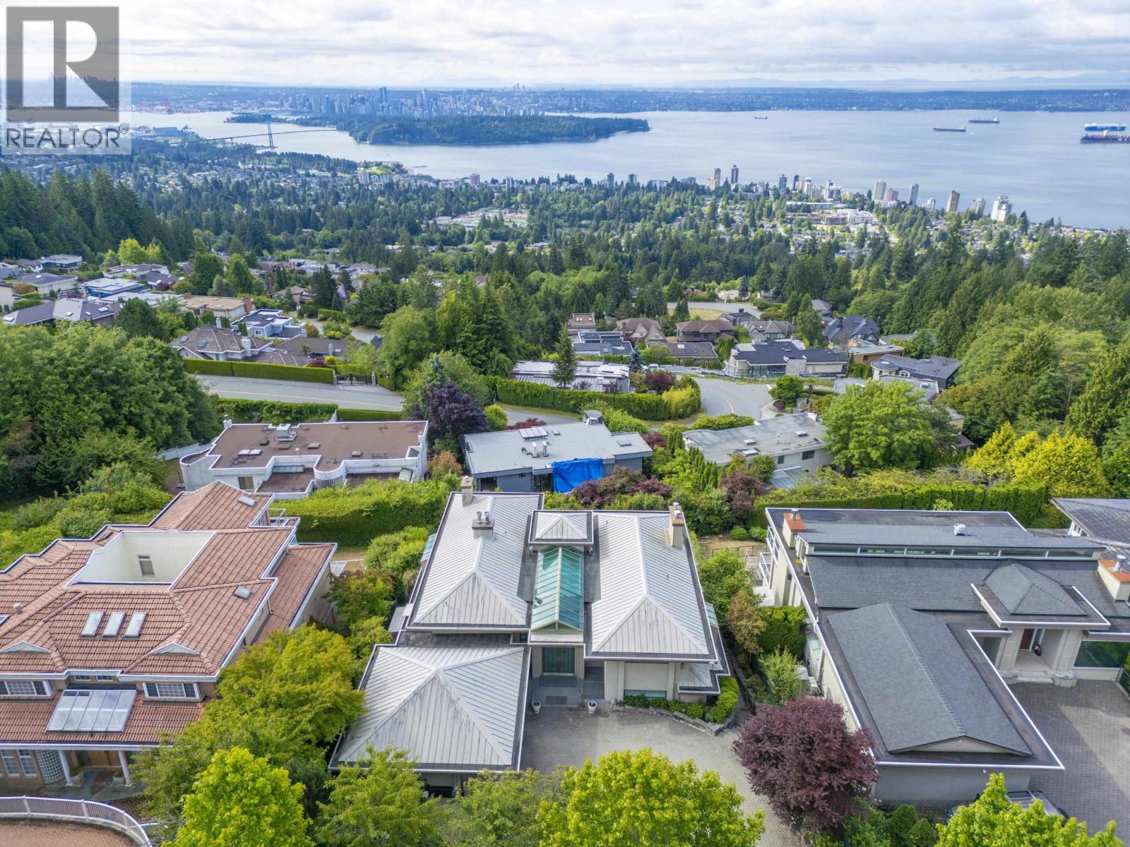 1572 Chippendale Court, West Vancouver, British Columbia  V7S 3G6 - Photo 2 - R3142850
