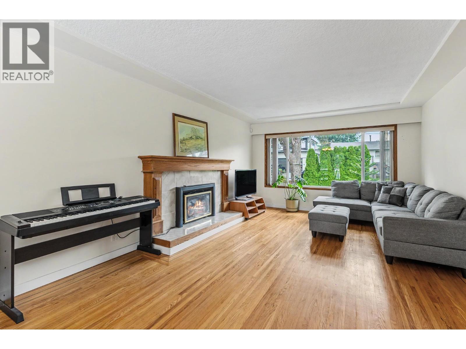 1684 Cornell Avenue, Coquitlam, British Columbia  V3J 3A1 - Photo 2 - R3142962