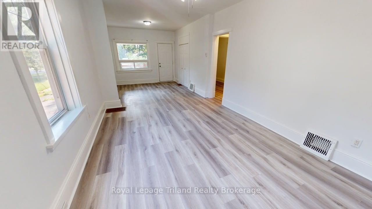 279 Vansittart Avenue, Woodstock, Ontario N4S 6G4 - Photo 2 - X13529490