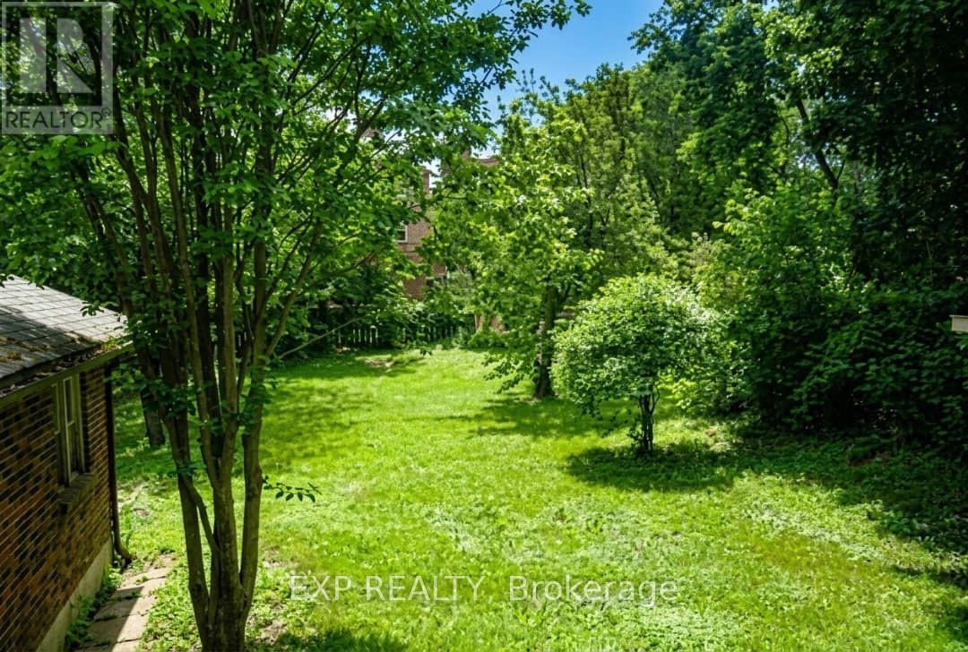 Upper Level - 254 Hillside Drive, Mississauga, Ontario  L5M 1G5 - Photo 8 - W13521528