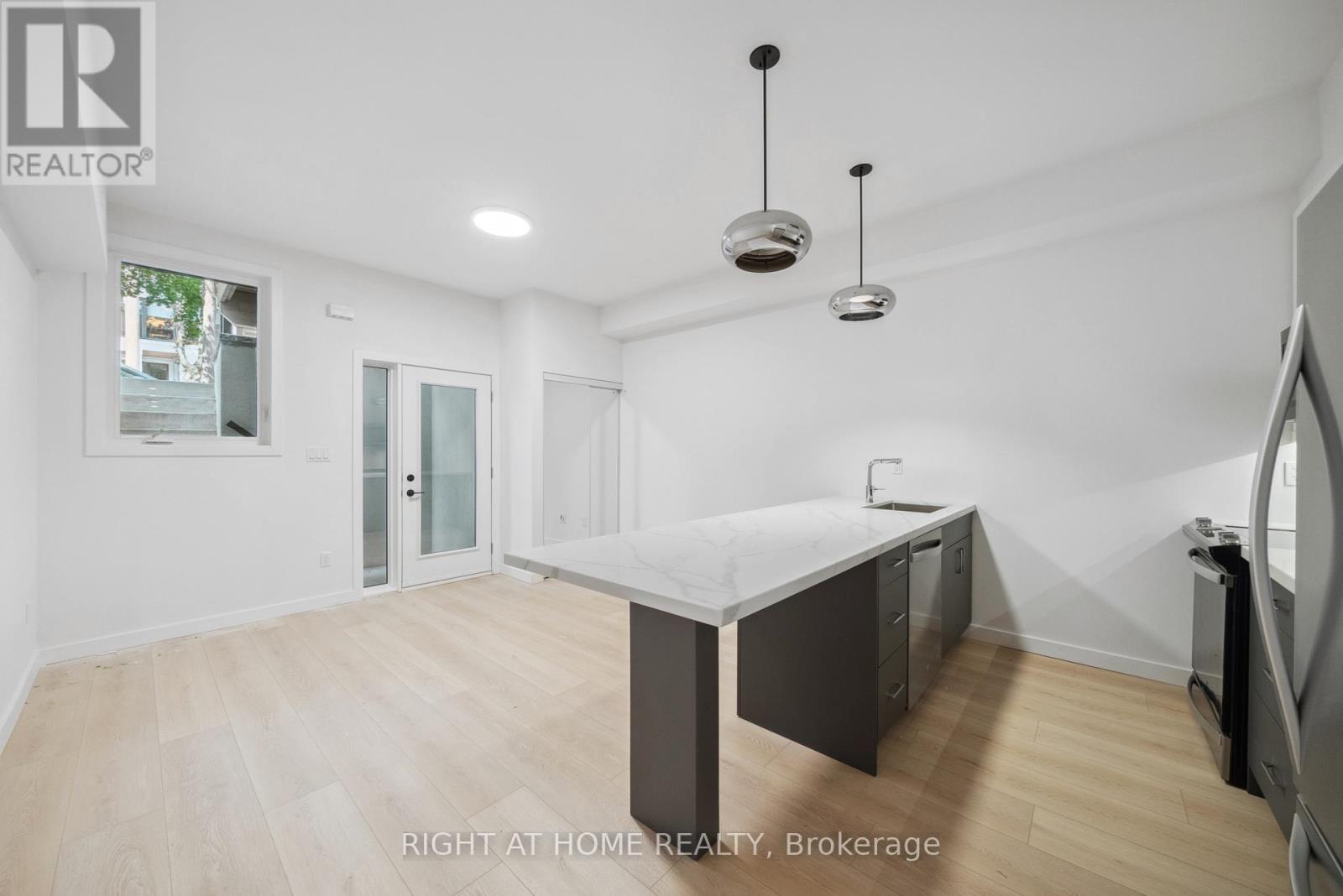 1 - 367 HOWLAND AVENUE, Toronto (Casa Loma)