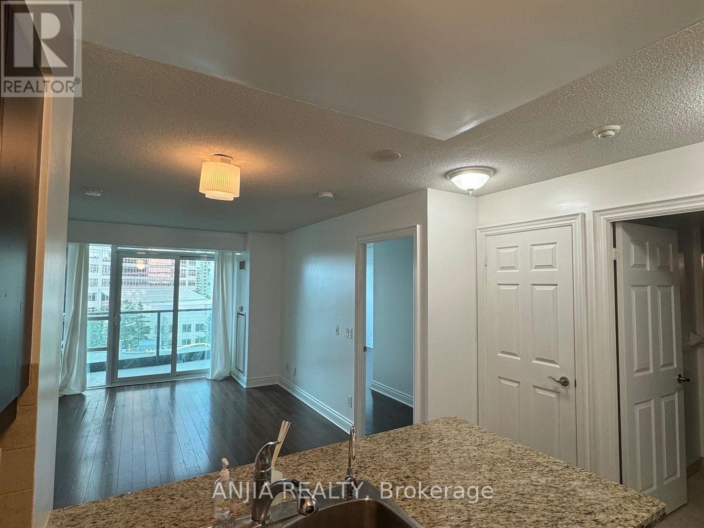 721 - 25 Greenview Avenue, Toronto, Ontario  M2M 1R2 - Photo 2 - C13529470