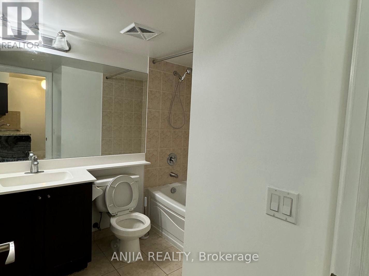 721 - 25 Greenview Avenue, Toronto, Ontario  M2M 1R2 - Photo 8 - C13529470