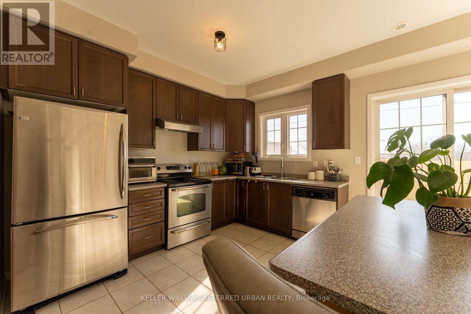 14 - 1250 St Martins Drive, Pickering, Ontario  L1W 0A2 - Photo 3 - E13529496
