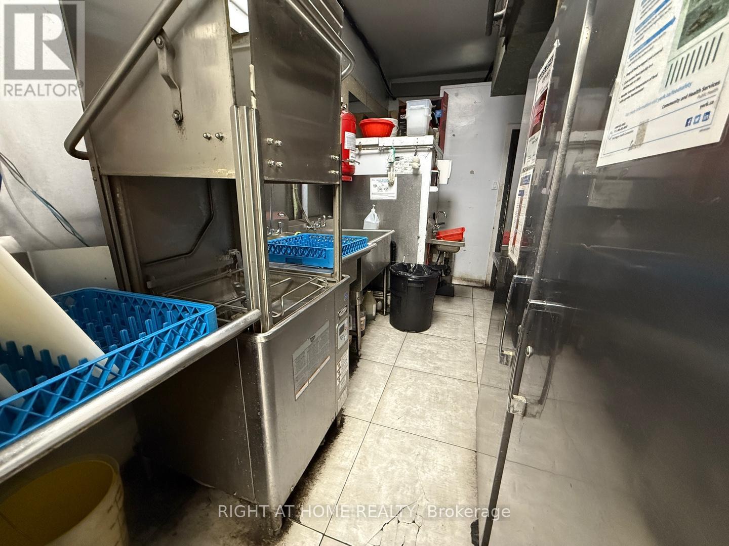 7057 Yonge Street, Markham, Ontario L3T 2A6 - Photo 6 - N13529332