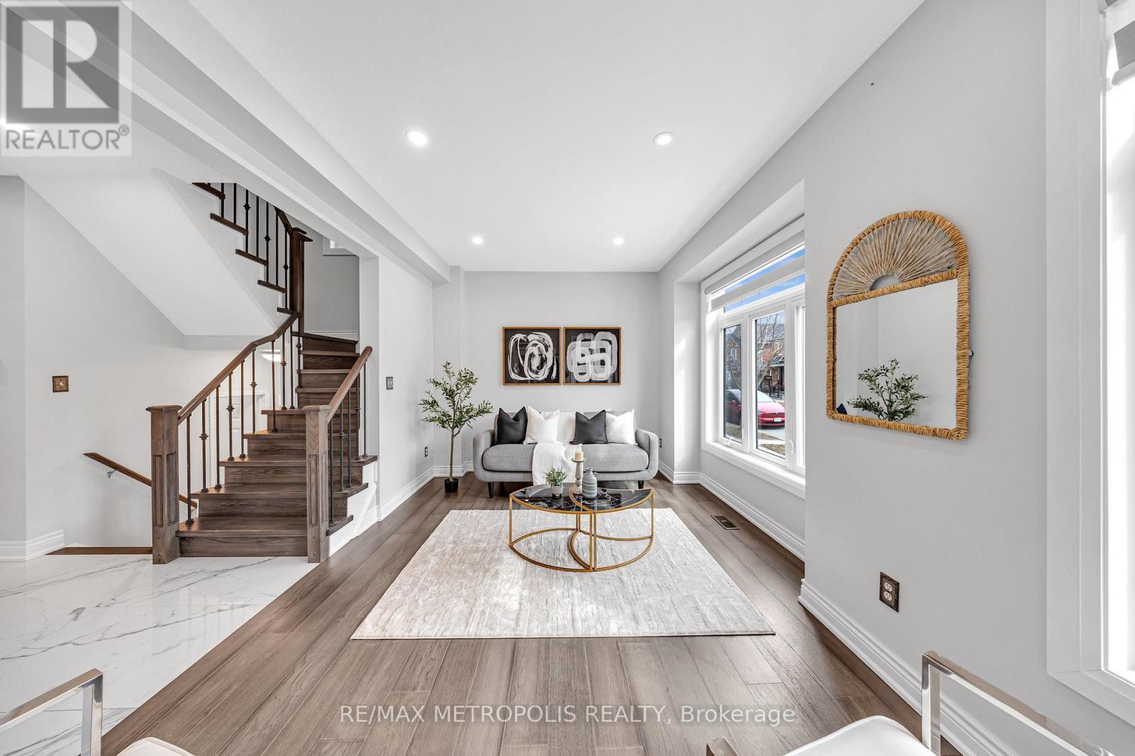 10 Snowcreek Street, Markham, Ontario L6B 0K5 - Photo 4 - N13529400