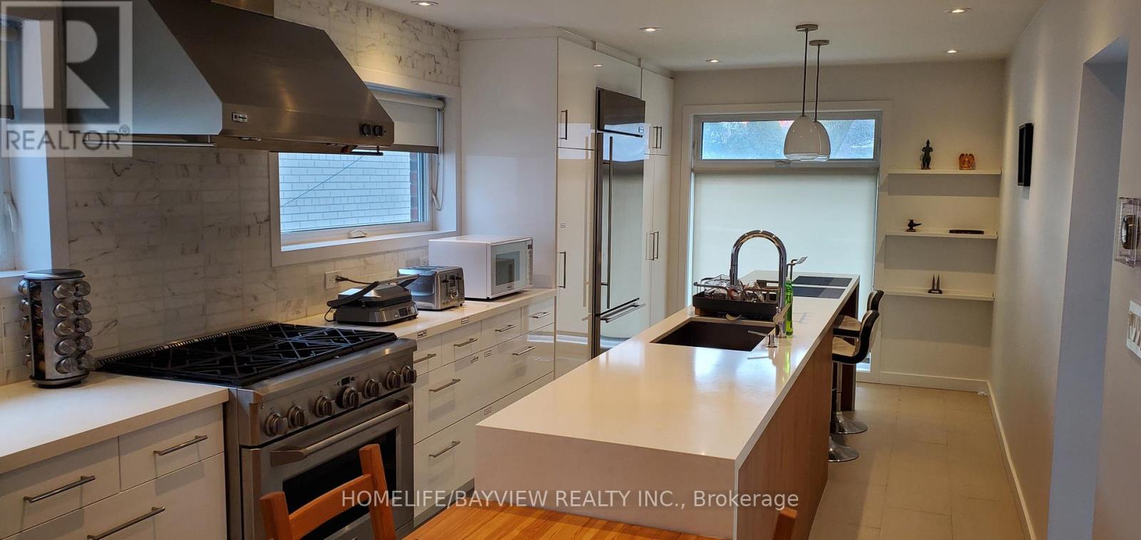 249 Wincott Drive, Toronto, Ontario  M9R 2R6 - Photo 5 - W13521478