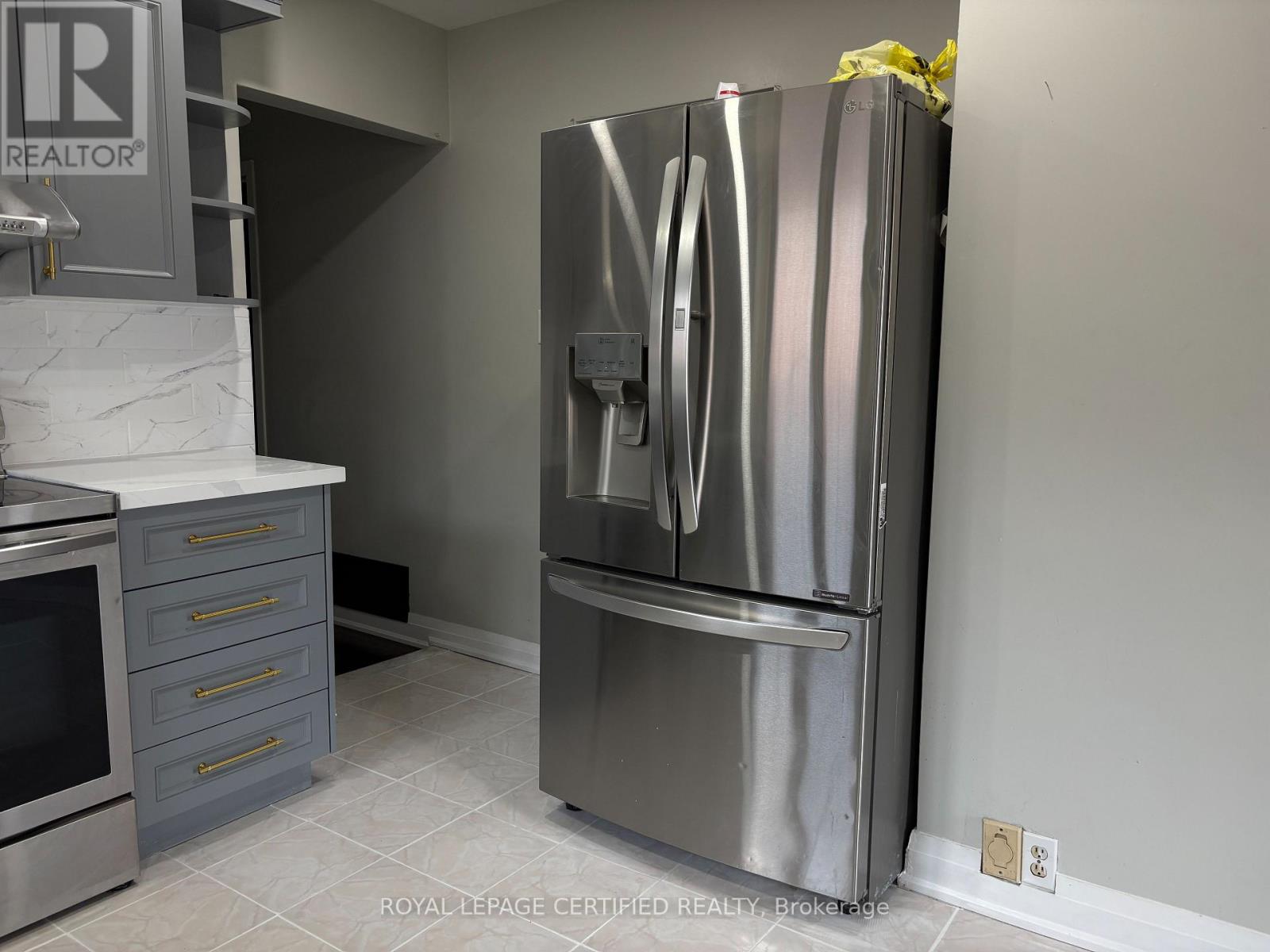 3 Lakeland Drive, Toronto, Ontario  M9V 1M8 - Photo 7 - W13529298