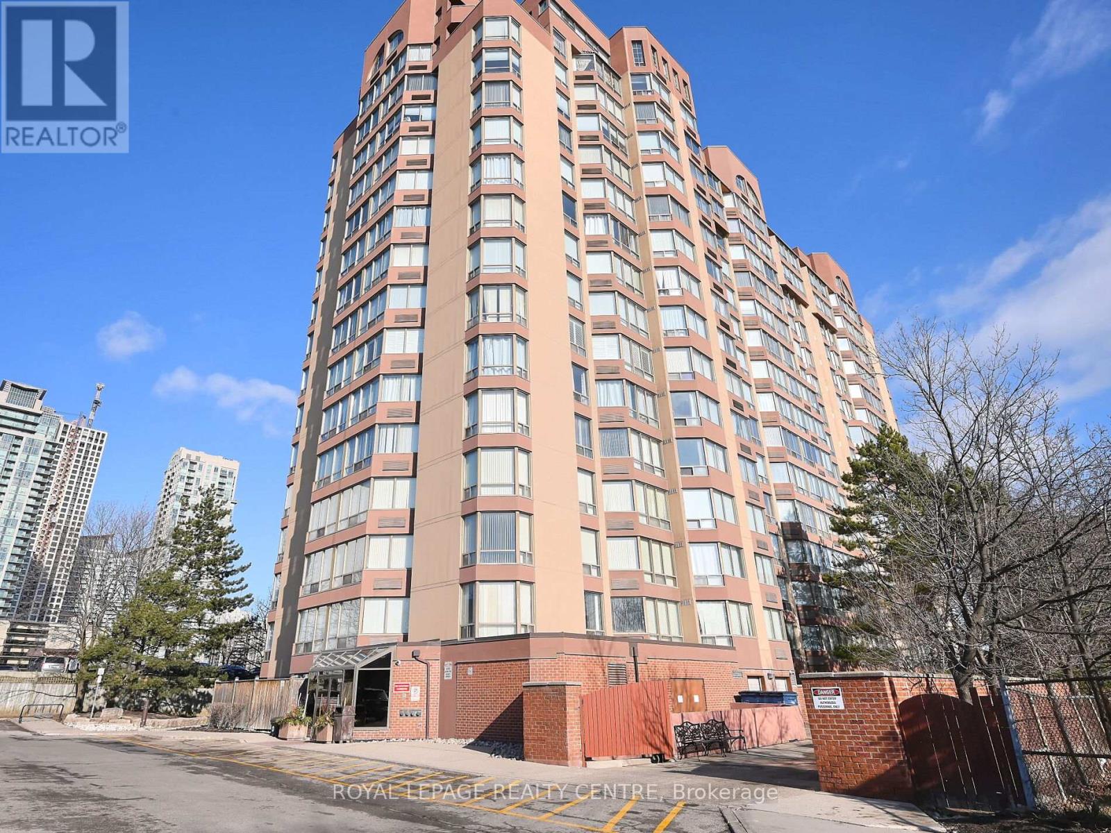 807 - 25 Fairview Road W, Mississauga, Ontario L5B 3Y8 - Photo 2 - W13529362