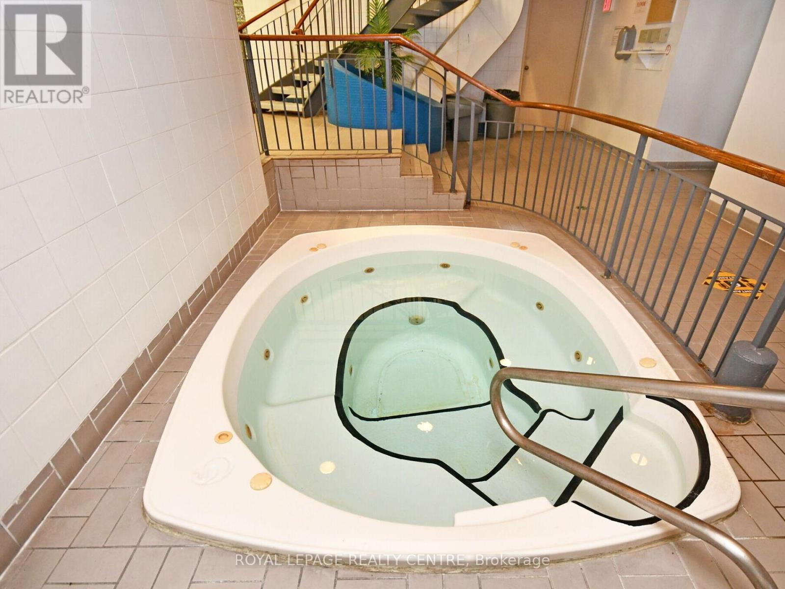 807 - 25 Fairview Road W, Mississauga, Ontario L5B 3Y8 - Photo 9 - W13529362