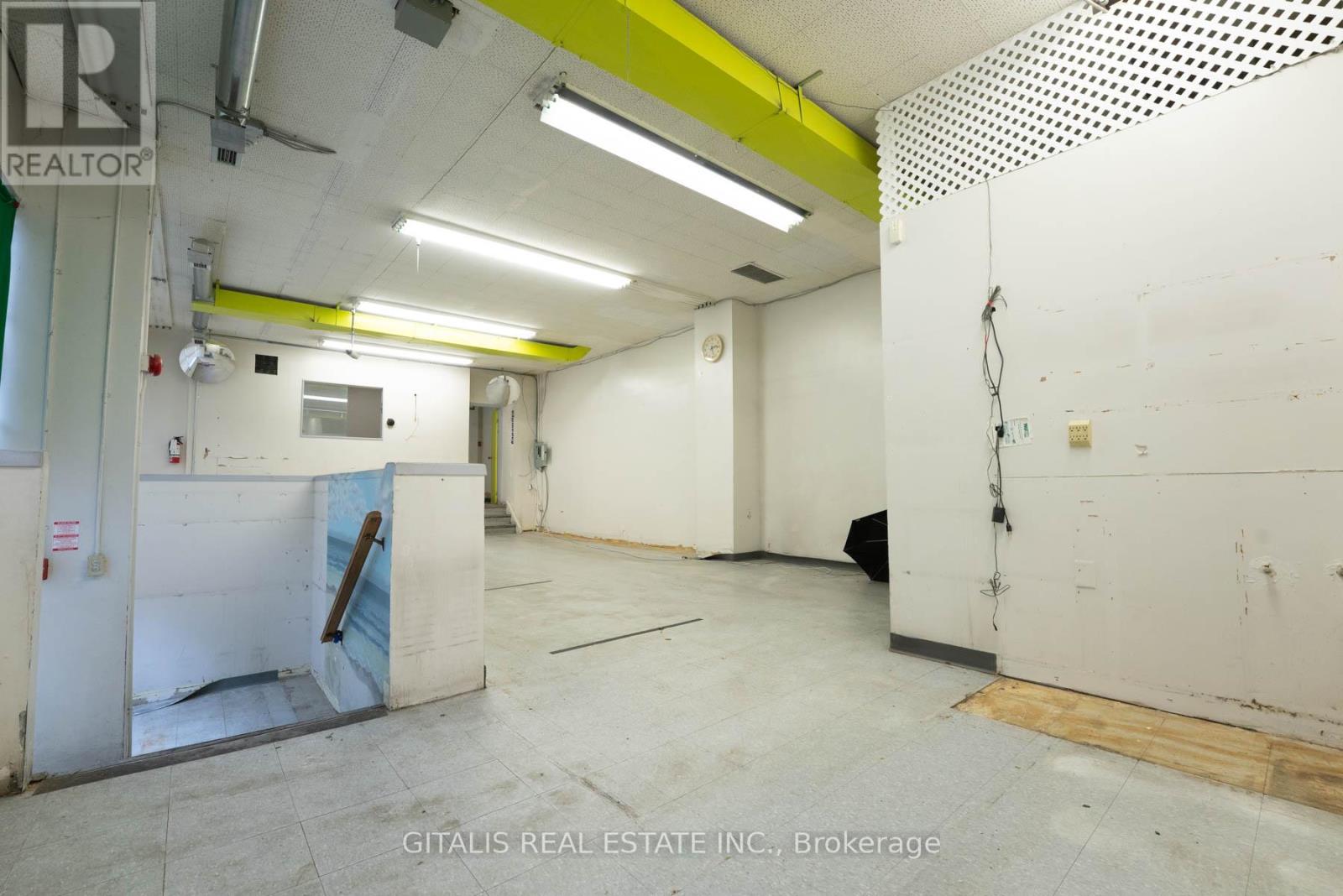 Vs - 160 Springhurst Avenue, Toronto, Ontario  M6K 1C2 - Photo 2 - W13529394