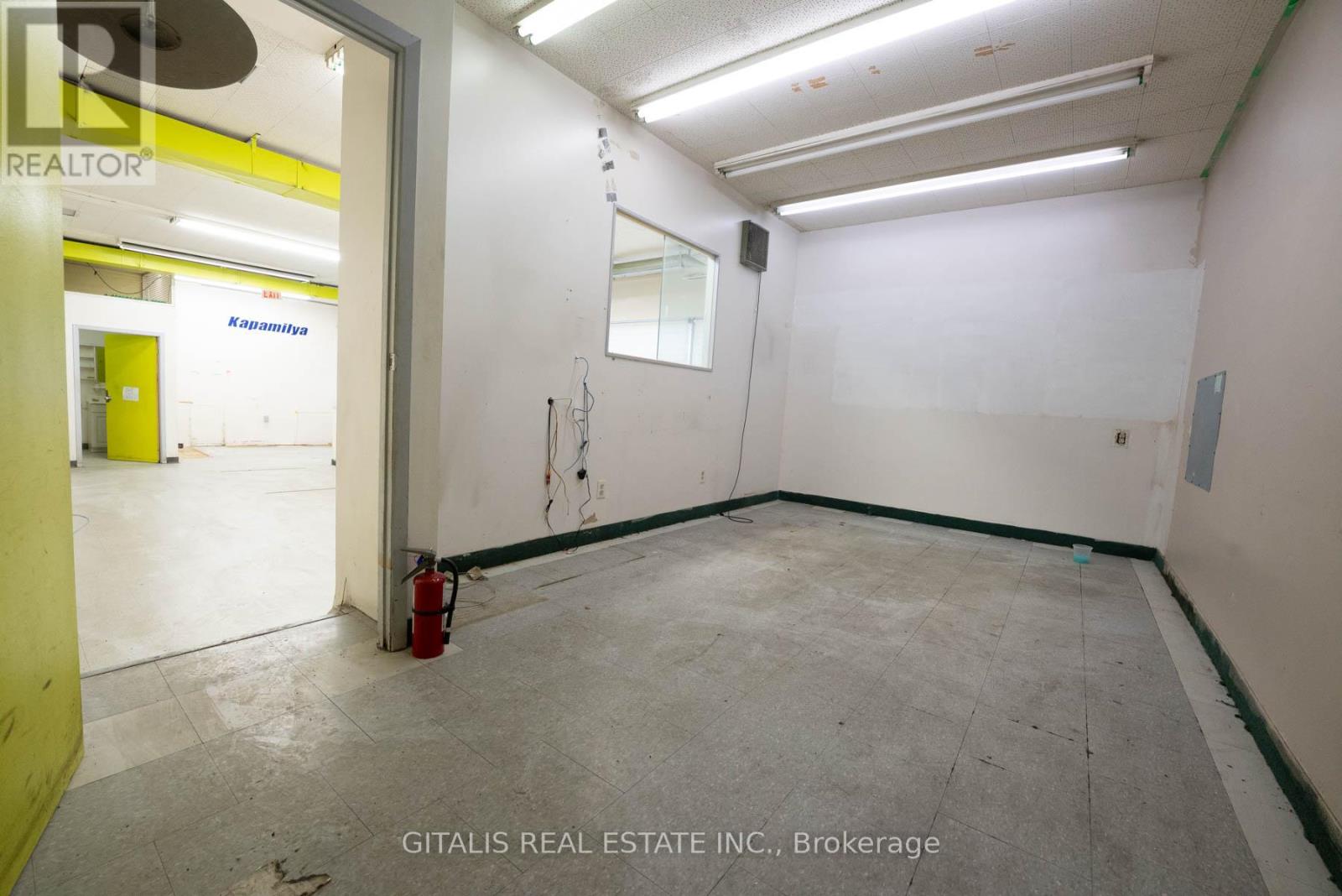 Vs - 160 Springhurst Avenue, Toronto, Ontario  M6K 1C2 - Photo 3 - W13529394
