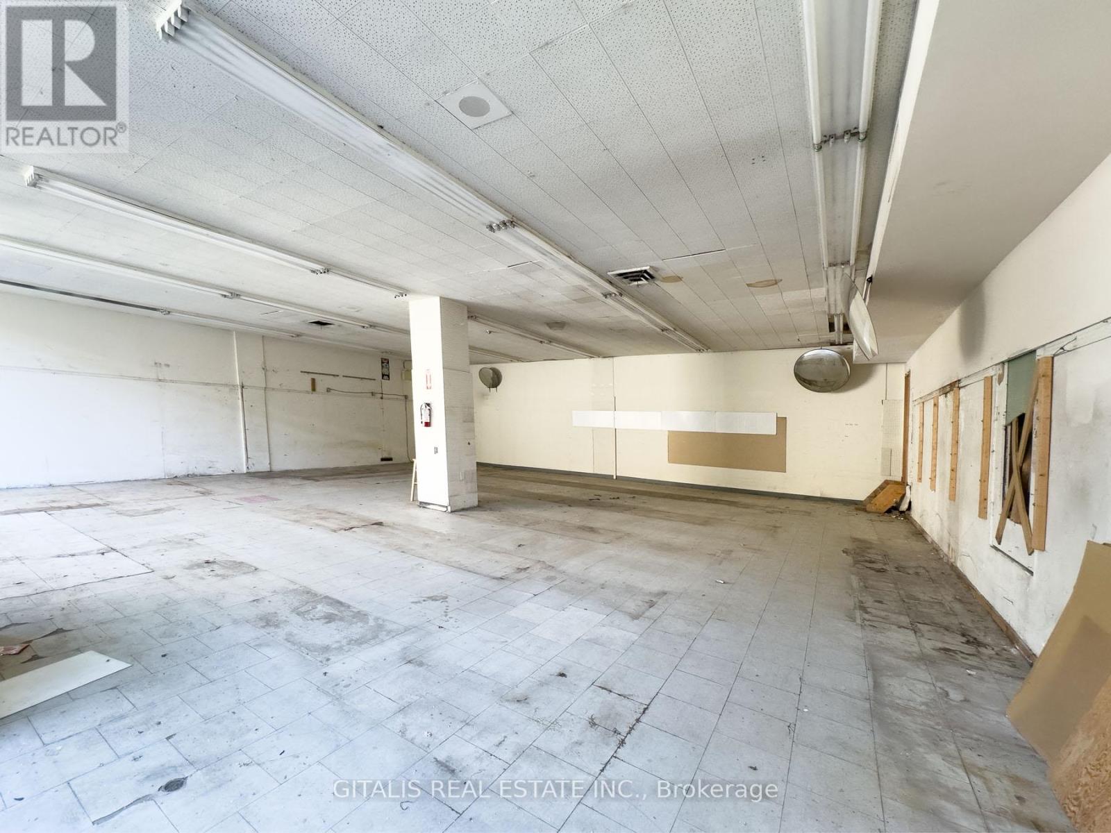 Vs - 160 Springhurst Avenue, Toronto, Ontario M6K 1C2 - Photo 2 - W13529412