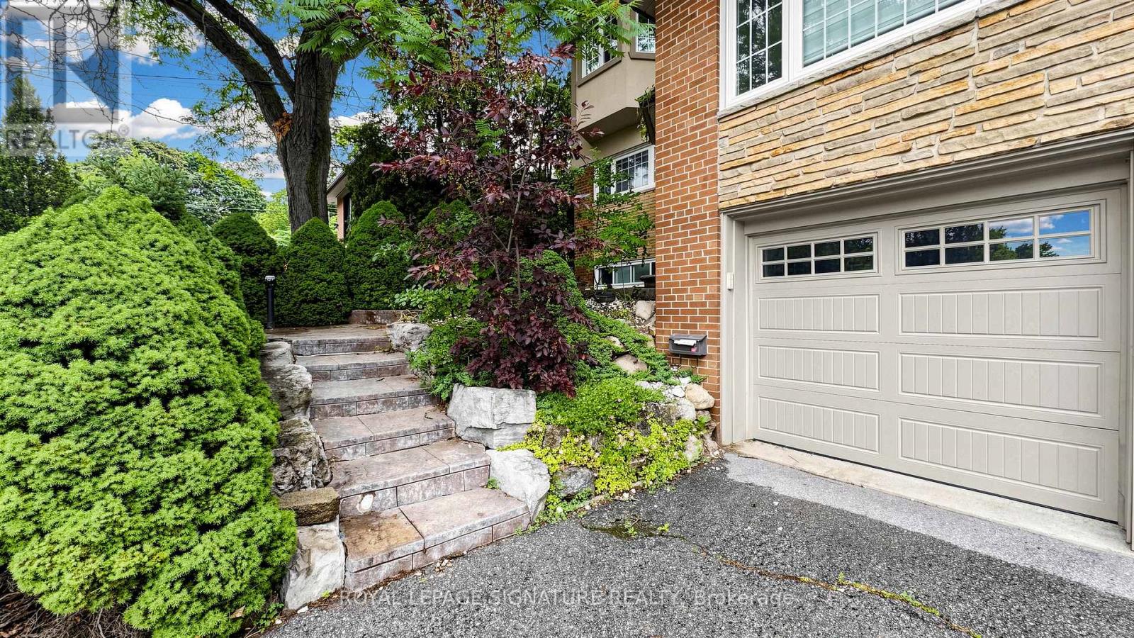 17 Valentine Drive, Toronto, Ontario  M3A 3J5 - Photo 3 - C13486520