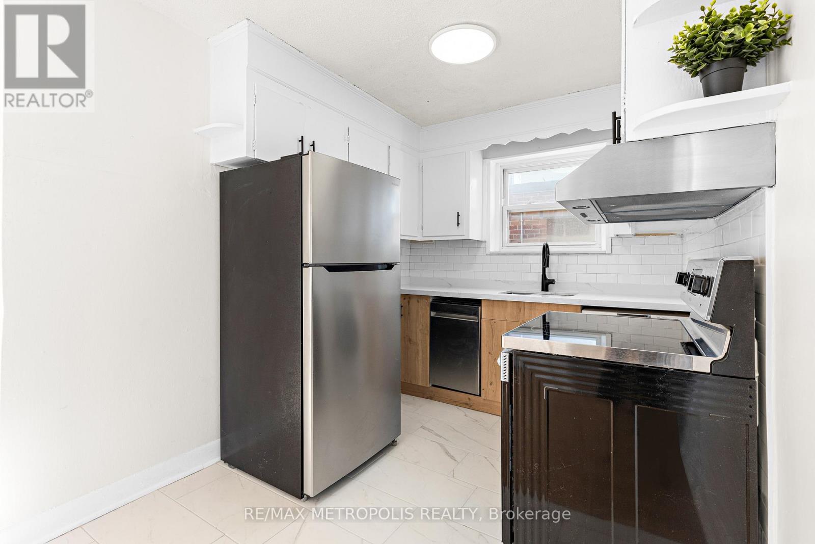 2 - 1030 Davenport Road, Toronto, Ontario  M6G 2B9 - Photo 10 - C13529604
