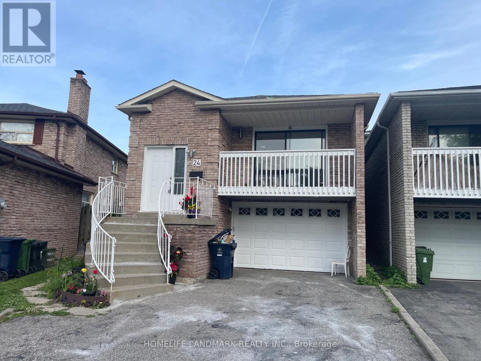 <div class="slider-price">$990,000</div><p>24 Wessex Place, Toronto, Ontario</p>