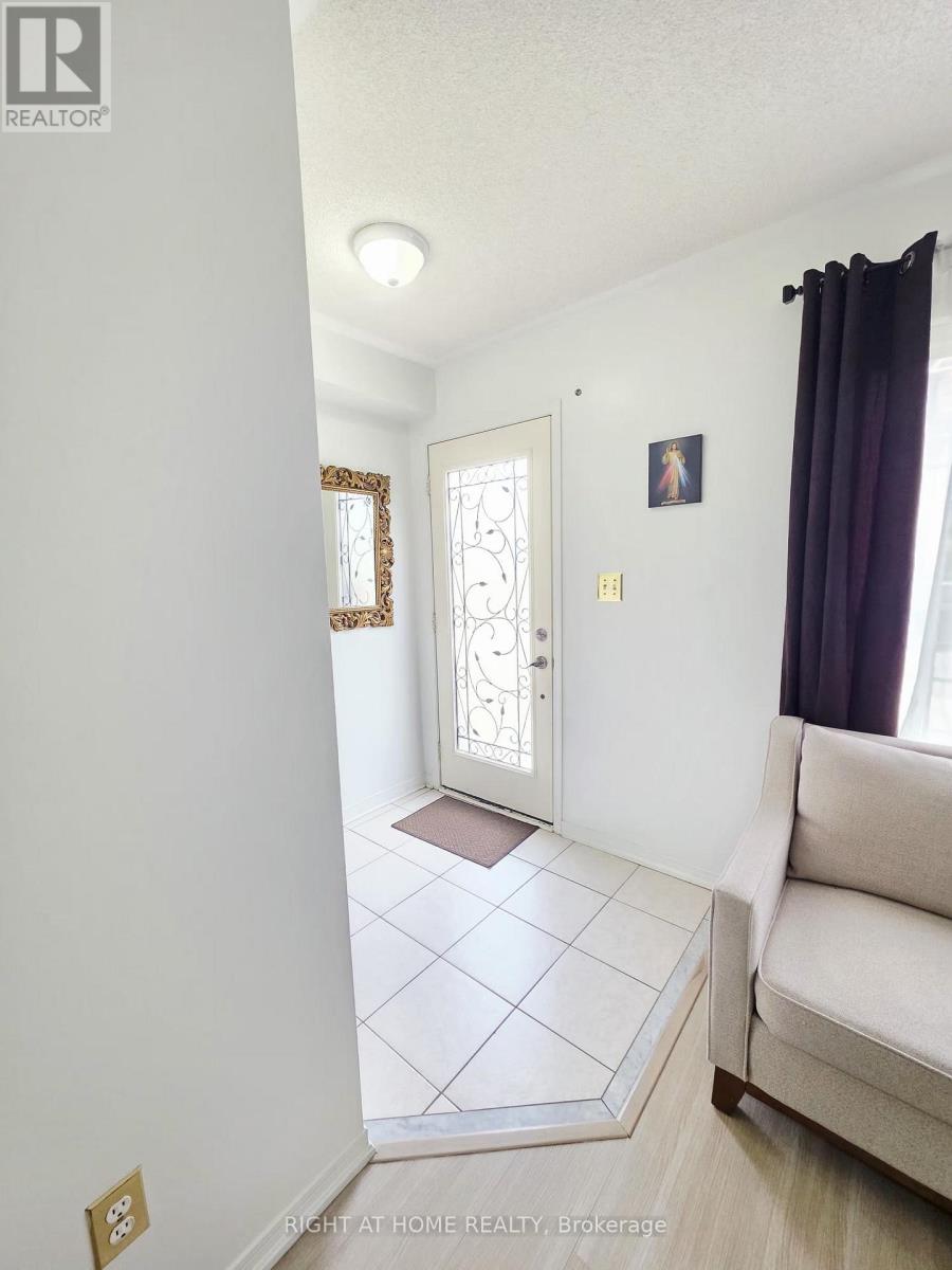 104 Odoardo Di Santo Circle, Toronto, Ontario  M3L 0E8 - Photo 3 - W13529574