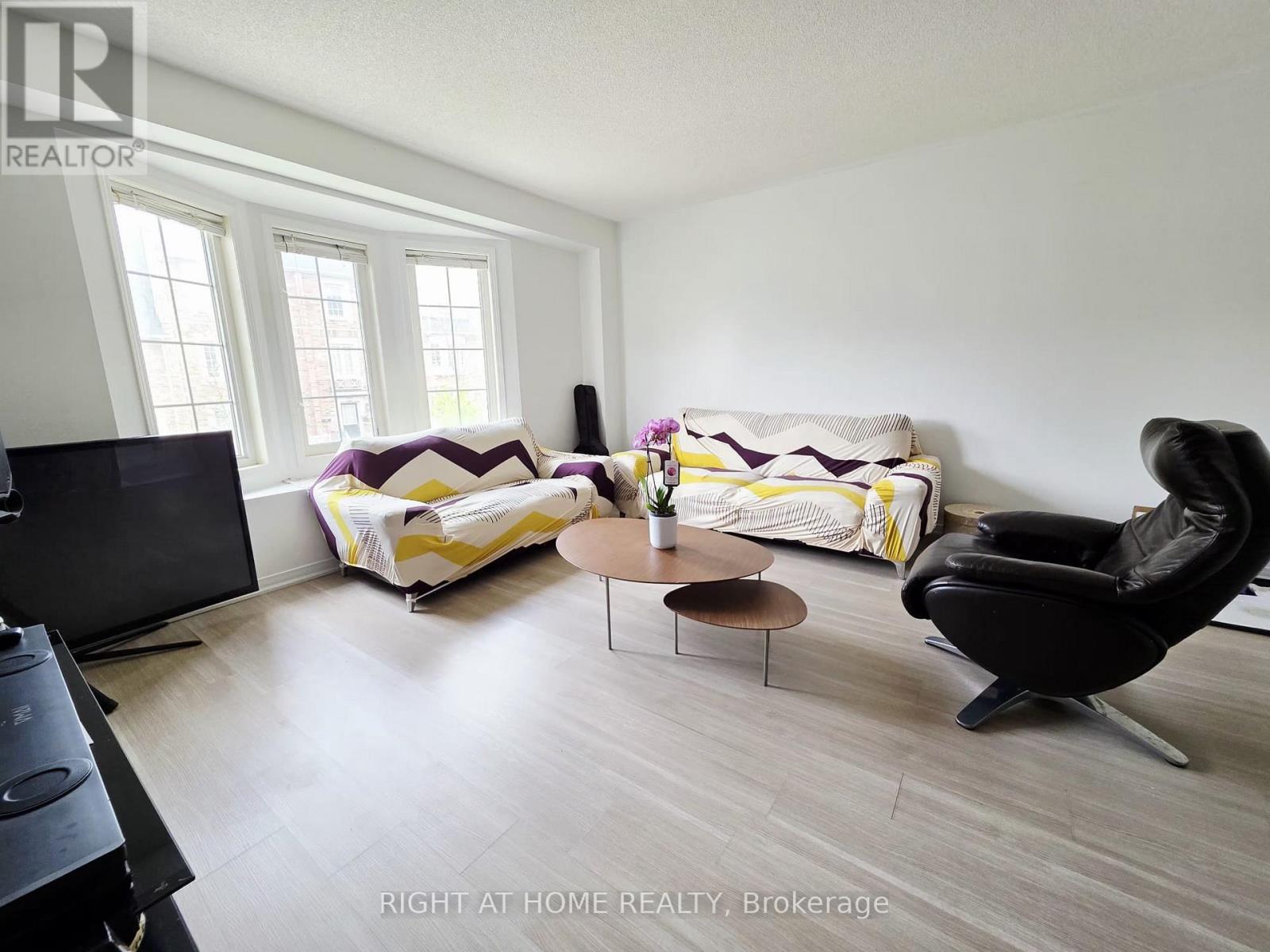 104 Odoardo Di Santo Circle, Toronto, Ontario  M3L 0E8 - Photo 4 - W13529574