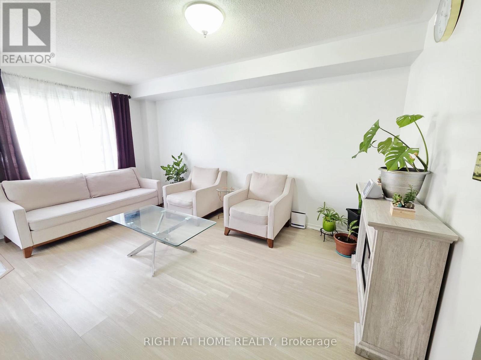 104 Odoardo Di Santo Circle, Toronto, Ontario  M3L 0E8 - Photo 5 - W13529574