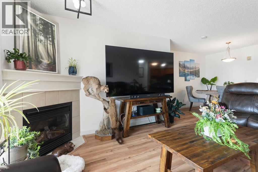 301, 128 Centre Avenue, Cochrane, Alberta  T4C 1Z4 - Photo 4 - A2326238