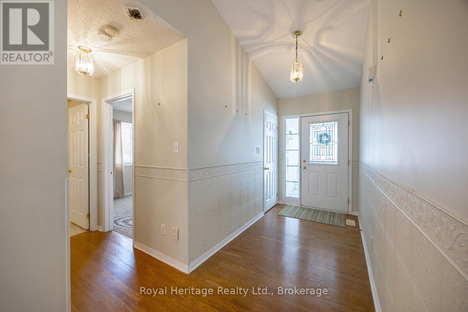 118 Bluffs Road, Clarington, Ontario  L1B 1A8 - Photo 2 - E13529694