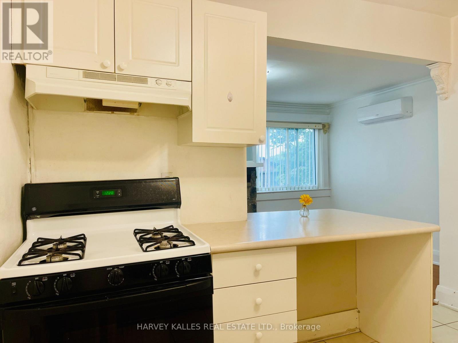 2nd Floor - 218 Heath Street W, Toronto, Ontario M5P 1N7 - Photo 9 - C13529658