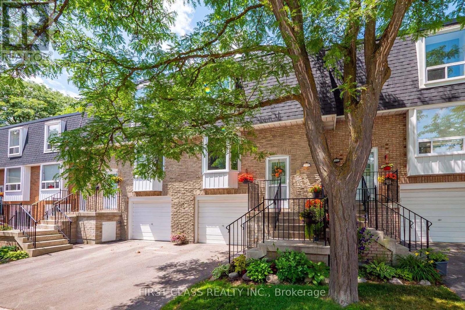 202 Royal Orchard Boulevard, Markham, Ontario L3T 3E7 - Photo 2 - N13529754