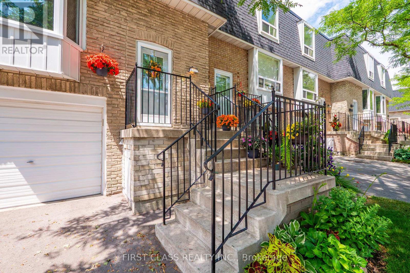 202 Royal Orchard Boulevard, Markham, Ontario L3T 3E7 - Photo 5 - N13529754