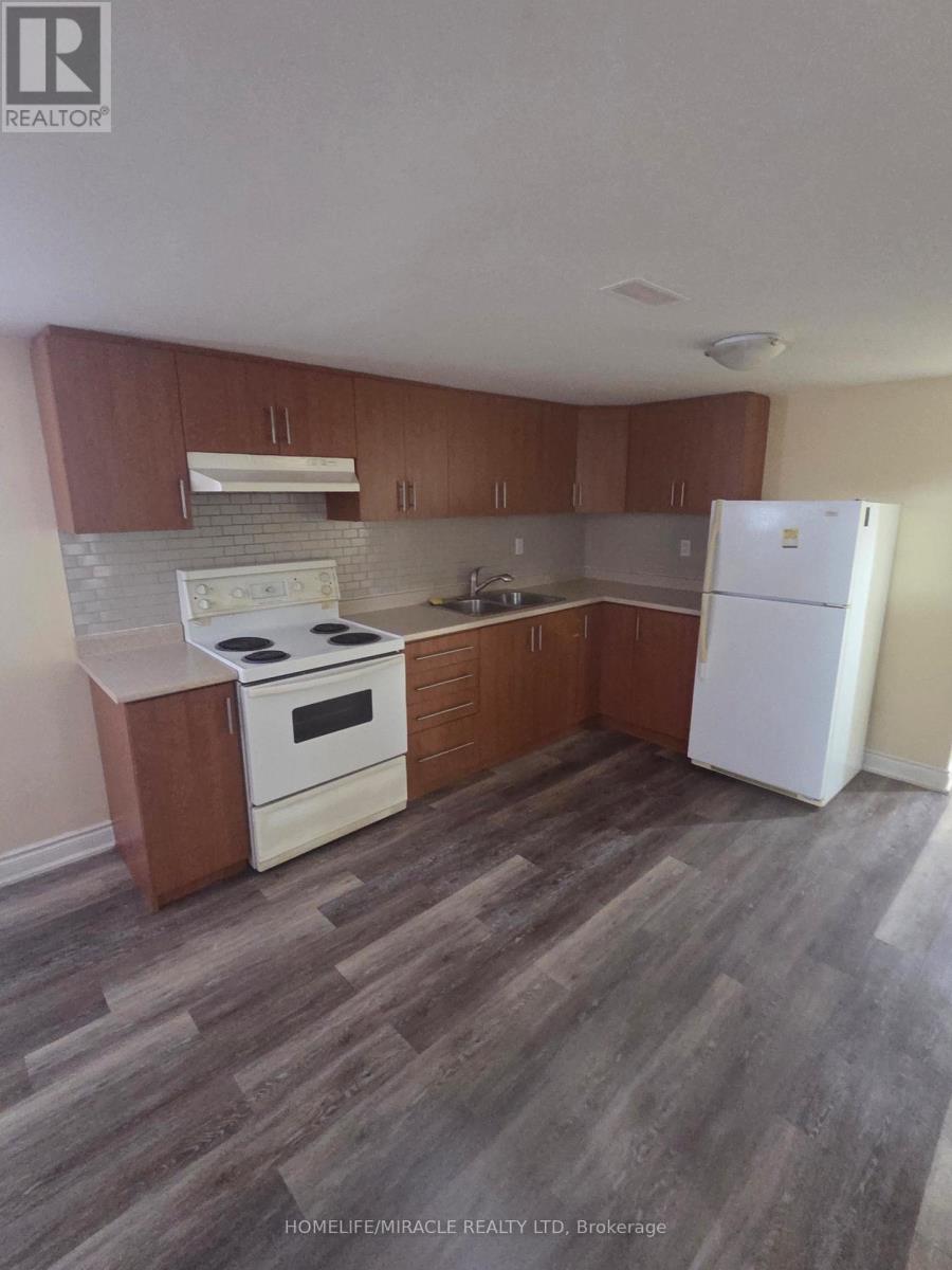 6 Sterne Avenue, Brampton, Ontario L6W 2Y4 - Photo 2 - W13529634