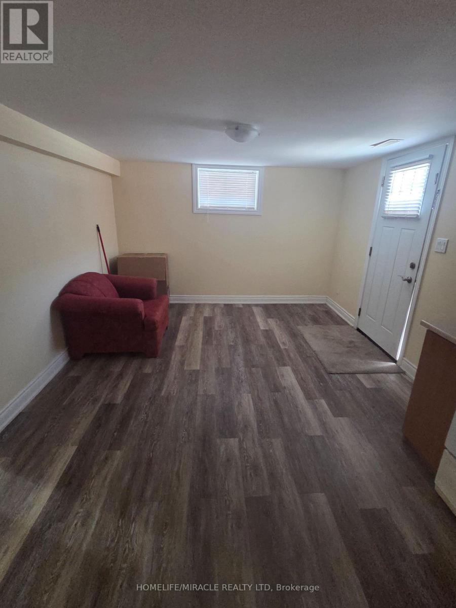 6 Sterne Avenue, Brampton, Ontario L6W 2Y4 - Photo 3 - W13529634