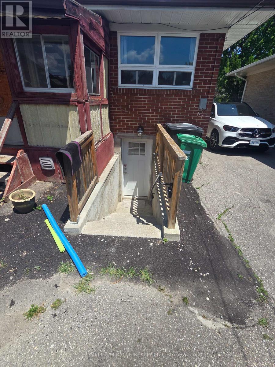 6 Sterne Avenue, Brampton, Ontario L6W 2Y4 - Photo 6 - W13529634