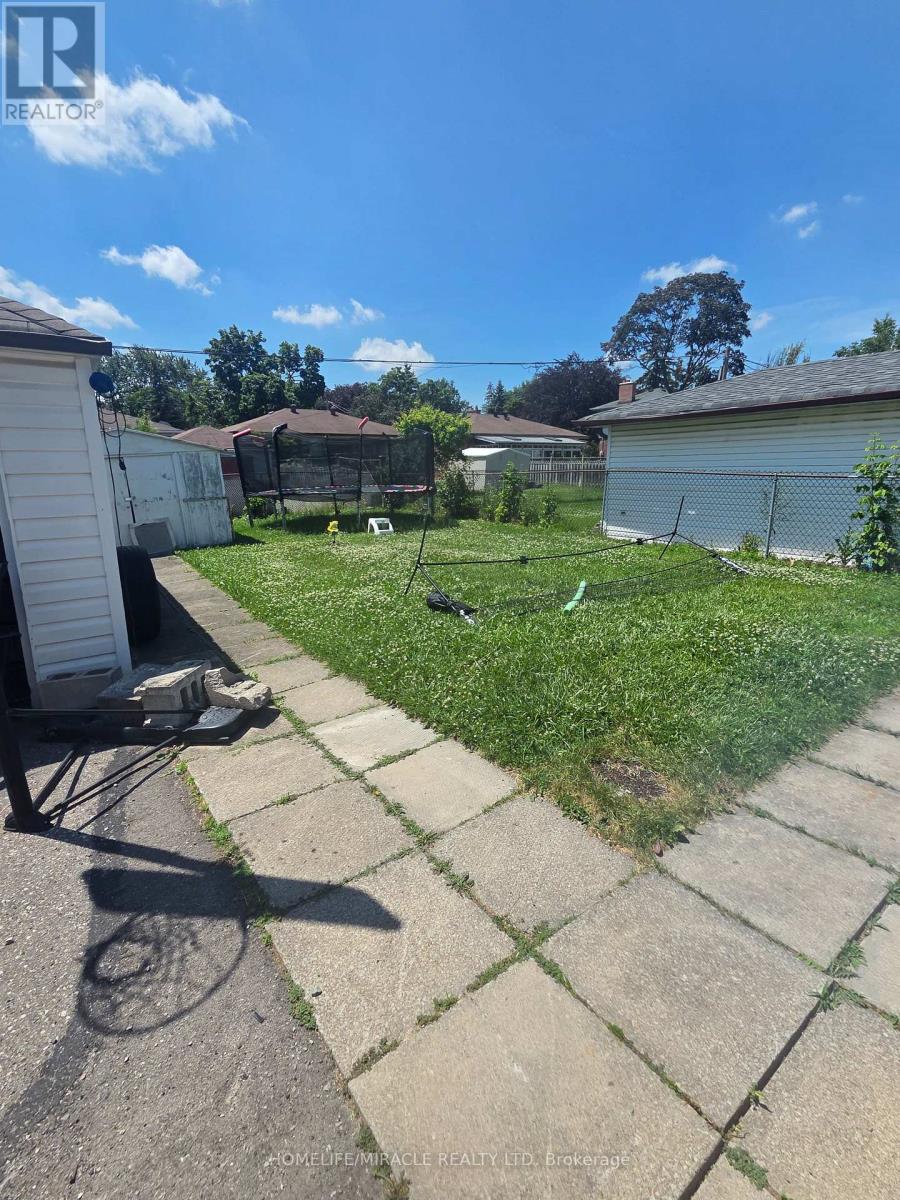 6 Sterne Avenue, Brampton, Ontario L6W 2Y4 - Photo 8 - W13529634