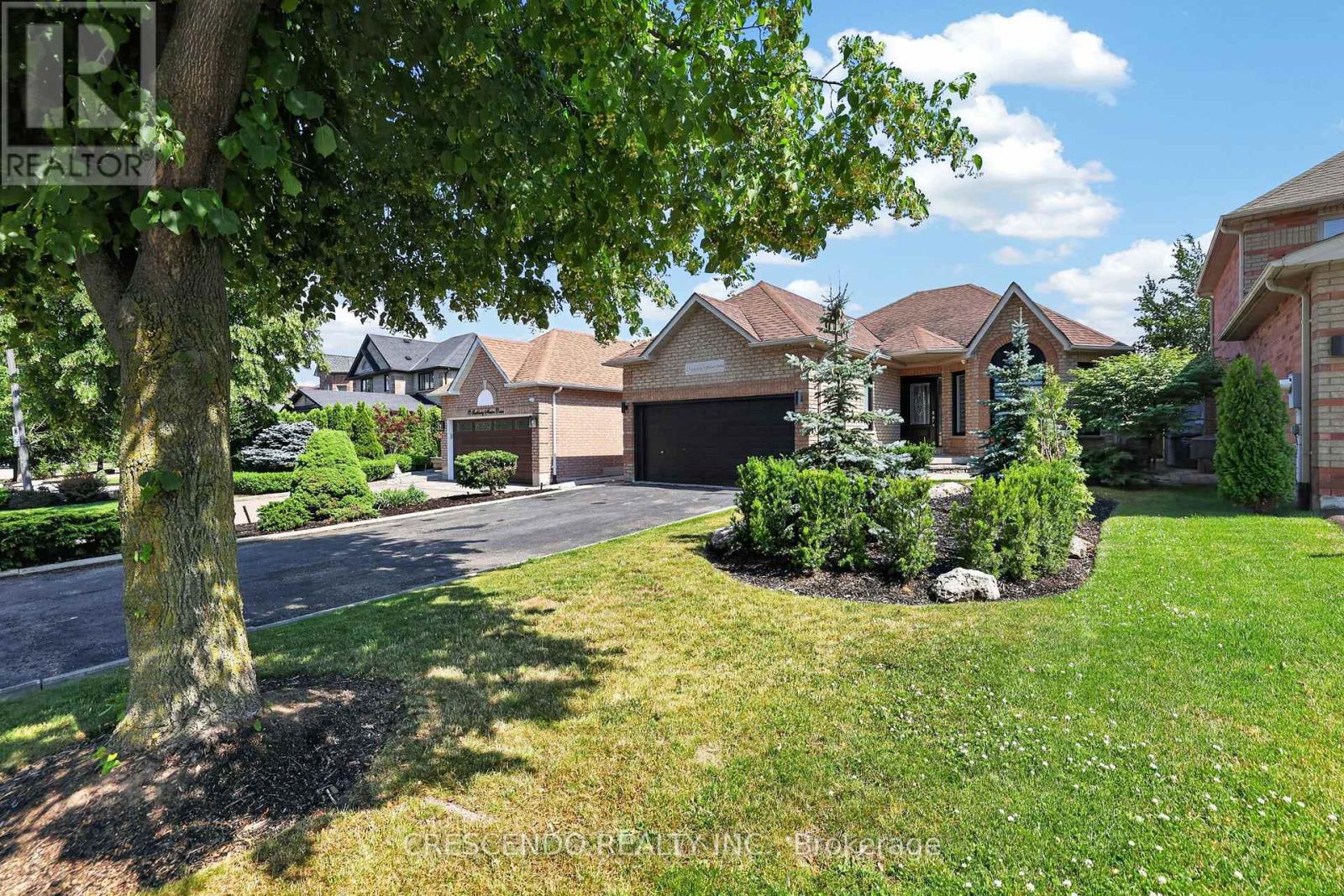 15 Southbury Manor Drive, Caledon, Ontario  L7E 1X7 - Photo 2 - W13529656