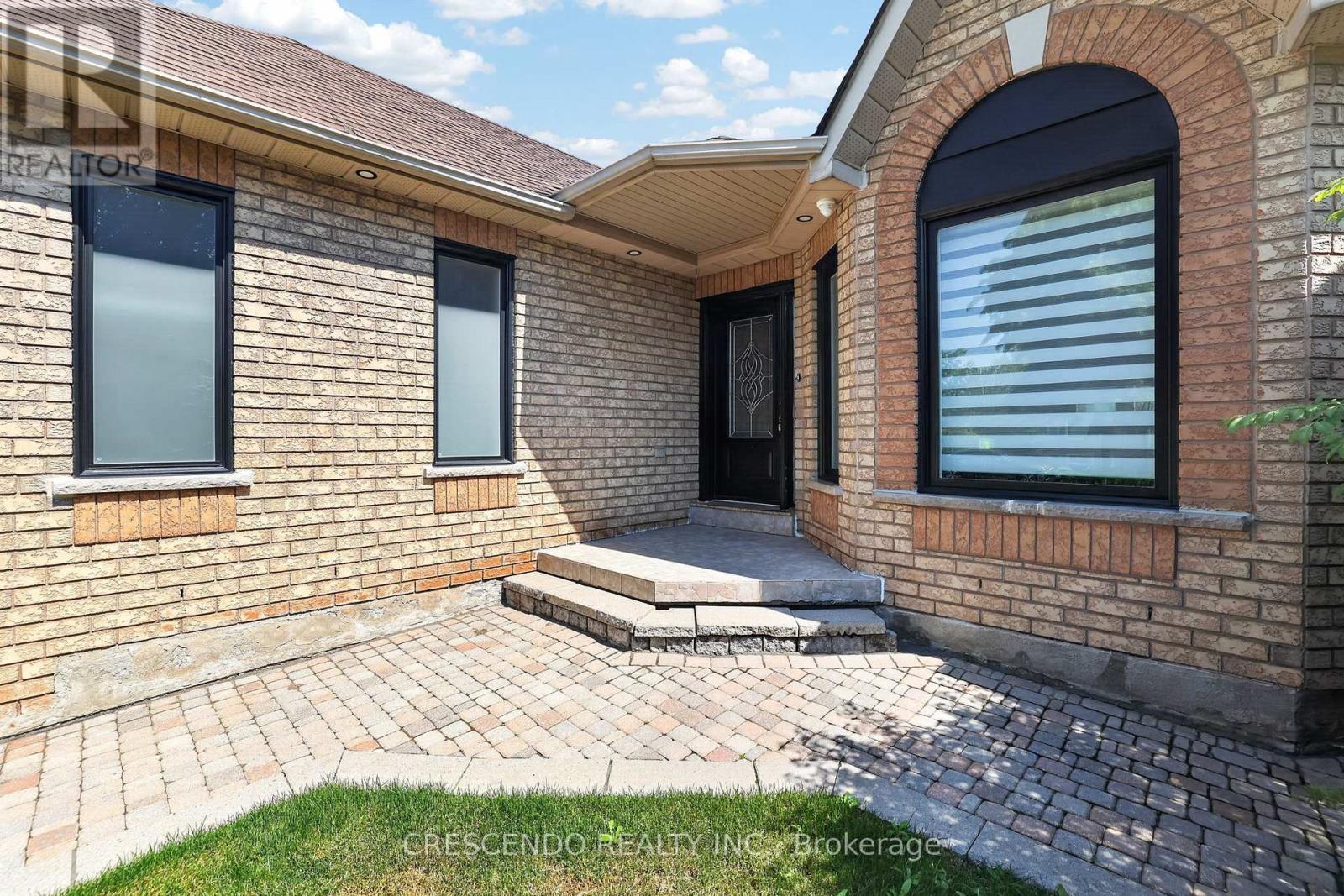 15 Southbury Manor Drive, Caledon, Ontario  L7E 1X7 - Photo 3 - W13529656