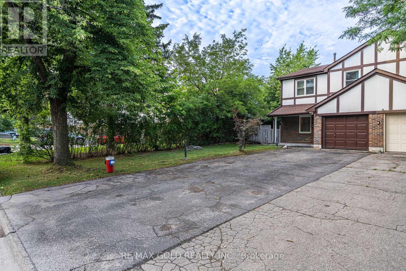 23 Judith Crescent, Brampton, Ontario L6S 3J3 - Photo 2 - W13529662