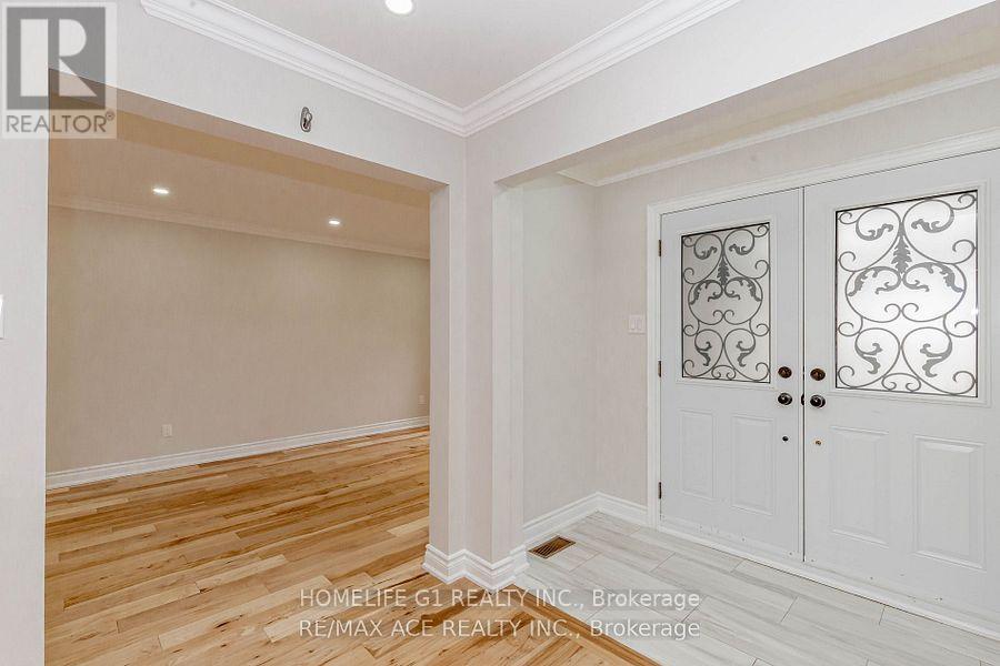 1319 Greenwood Crescent, Oakville, Ontario  L6J 6V7 - Photo 3 - W13529710