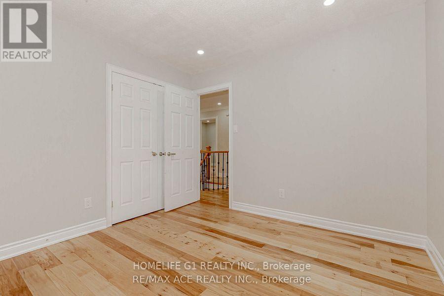 1319 Greenwood Crescent, Oakville, Ontario  L6J 6V7 - Photo 4 - W13529710