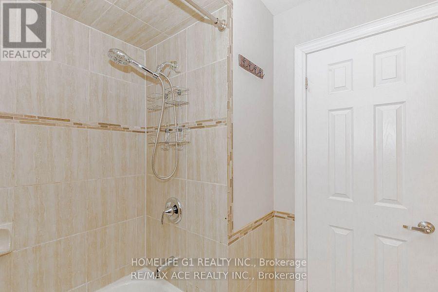 1319 Greenwood Crescent, Oakville, Ontario  L6J 6V7 - Photo 5 - W13529710