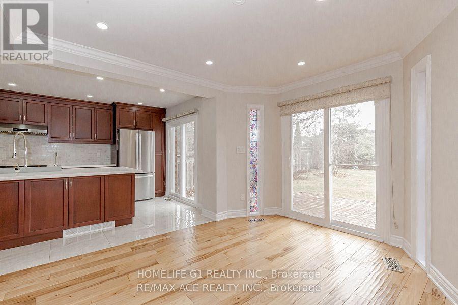 1319 Greenwood Crescent, Oakville, Ontario  L6J 6V7 - Photo 8 - W13529710