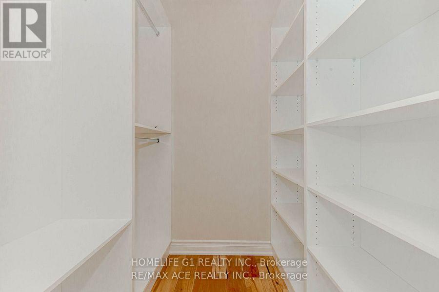 1319 Greenwood Crescent, Oakville, Ontario  L6J 6V7 - Photo 9 - W13529710