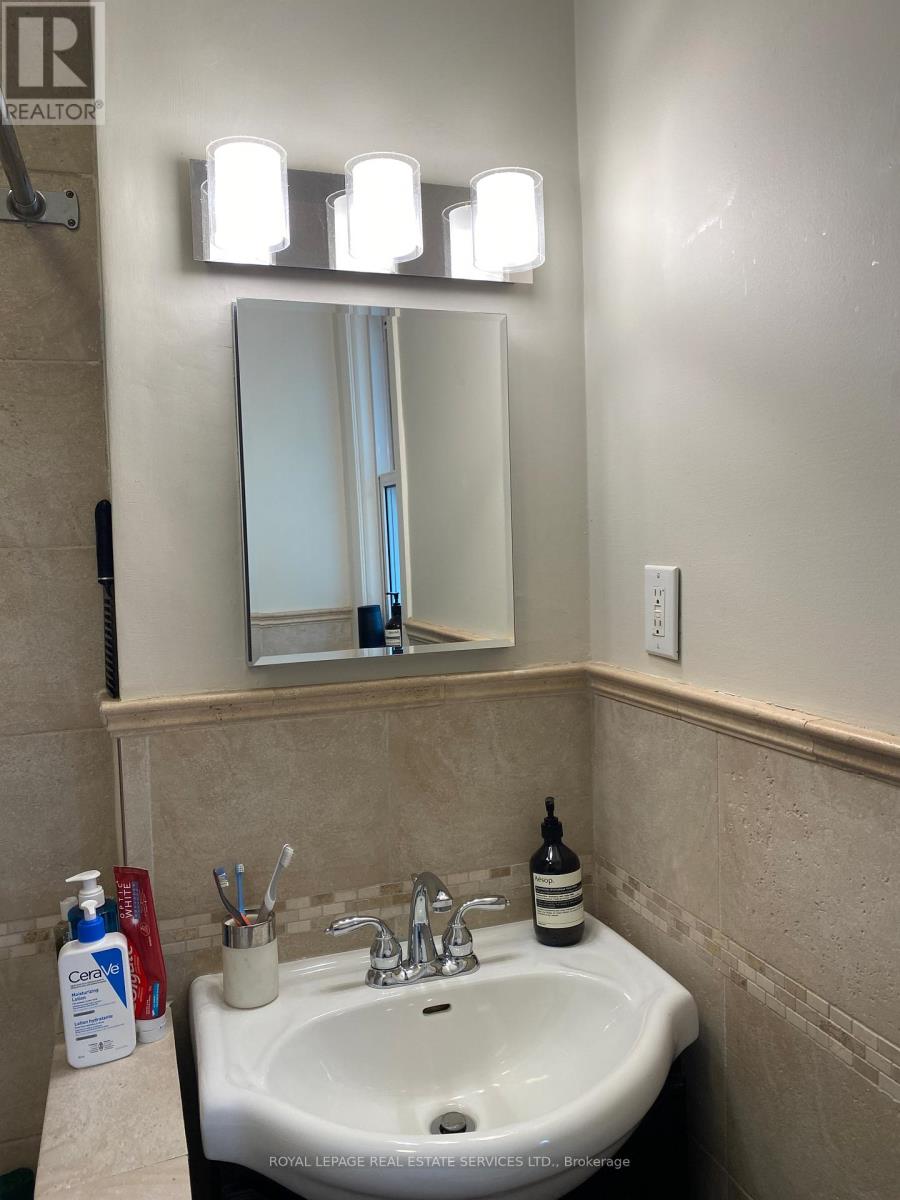 433 Willard Avenue, Toronto, Ontario M6S 3R4 - Photo 13 - W13529740
