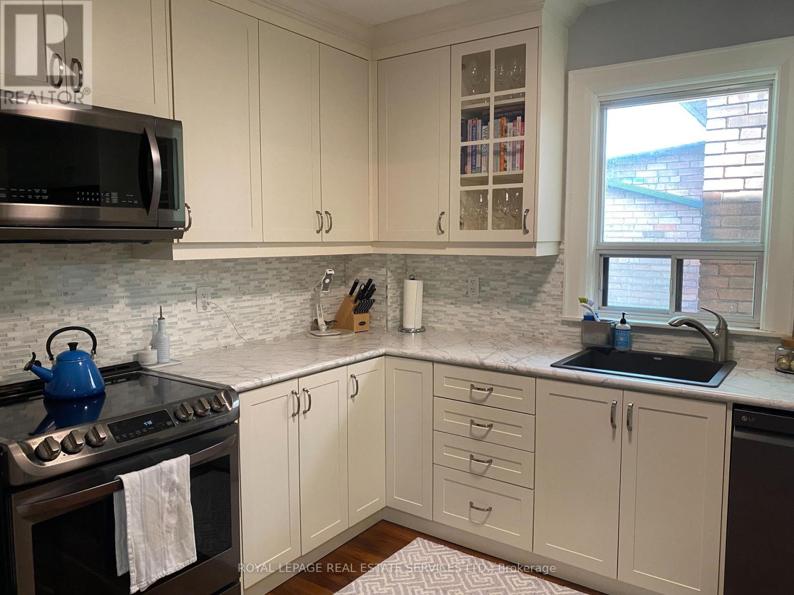433 Willard Avenue, Toronto, Ontario M6S 3R4 - Photo 2 - W13529740