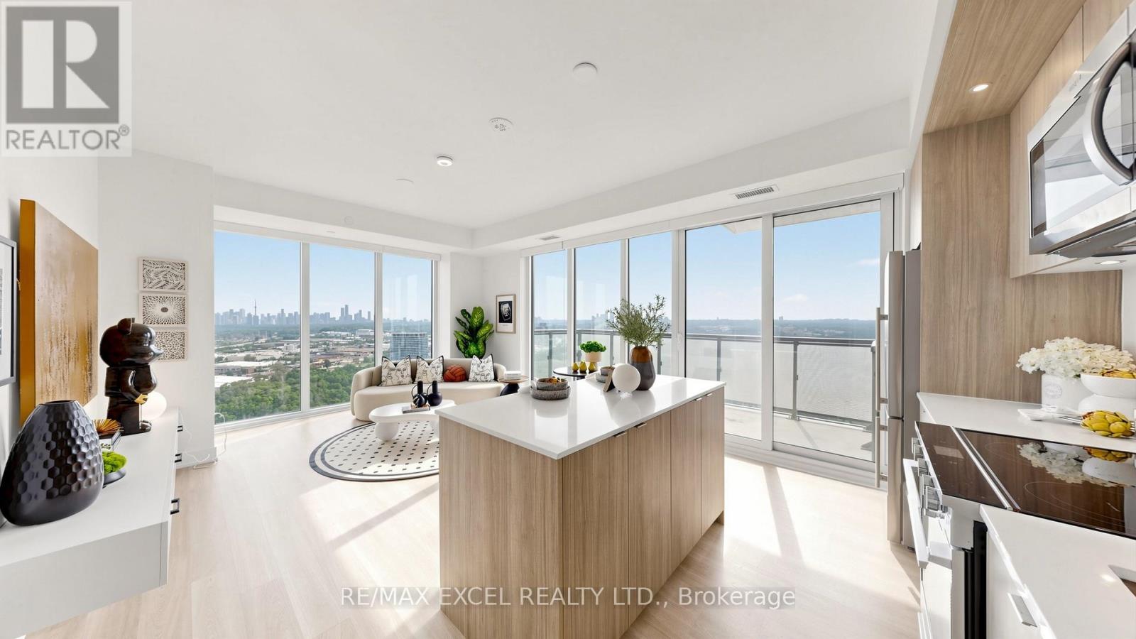 <div class="slider-price">$918,000</div><p>3010 - 30 Inn On The Park Drive, Toronto, Ontario</p>