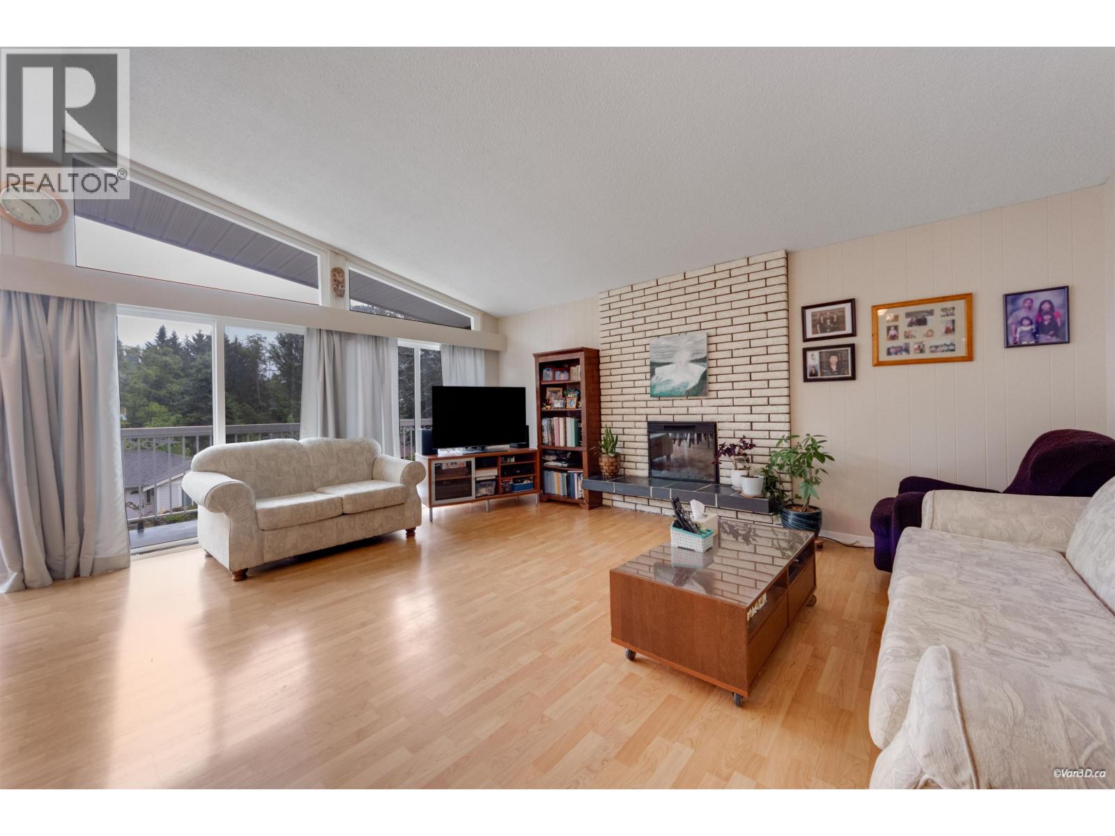 5350 Braelawn Drive, Burnaby, British Columbia  V5B 2H9 - Photo 2 - R3142999