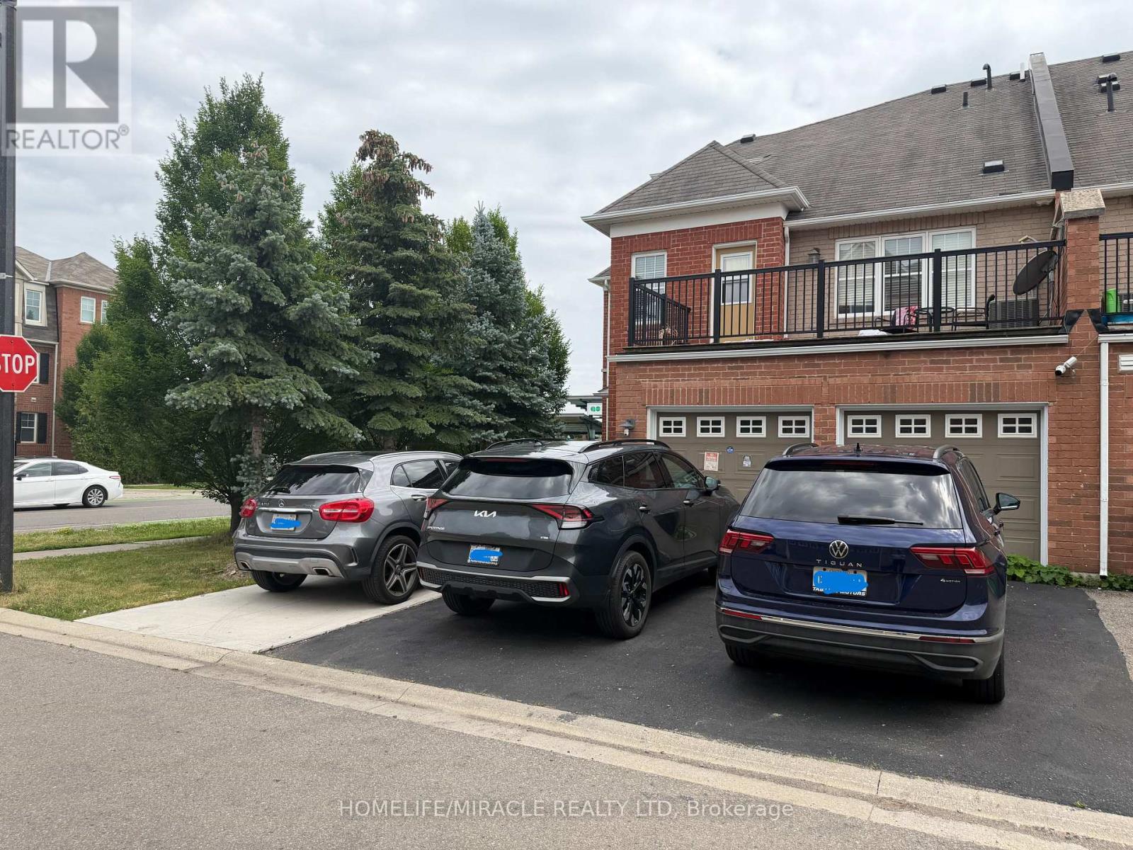 52 COMMUTER DRIVE, Brampton (Fletcher's Meadow)