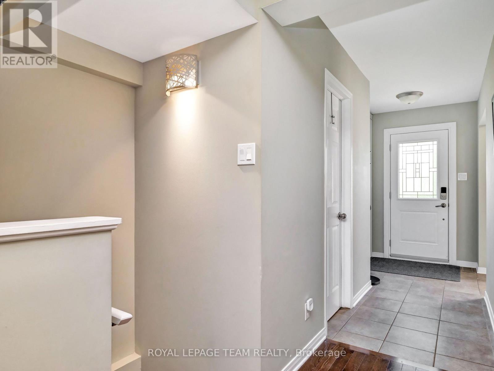 53 Thornbury Crescent, Ottawa, Ontario  K2G 6C5 - Photo 3 - X13529898